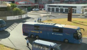Ligue des champions: les bus du FC Barcelone arrivent au stade à Lisbonne