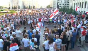 Bélarus : les manifestants rassemblés sur la place de l'Indépendance à Minsk