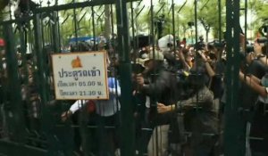 Thaïlande: des manifestants pénètrent dans l'université alors que le rassemblement commence