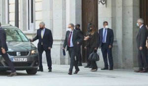 Le président catalan Quim Torra quitte le tribunal après l'audience