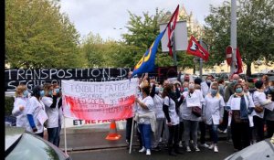 Des soignants exclus de la prime de 183 euros manifestent devant l'ARS à Beauvais