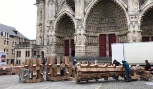 Amiens: une cathédrale en carton le temps d’un week-end