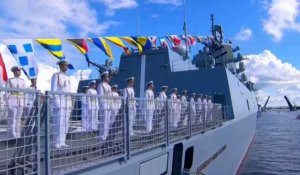 Parades navales en Russie pour célébrer la journée de la marine russe
