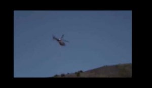 A Haillicourt, un hélicoptère monte du schiste en haut du terril lundi 21 septembre