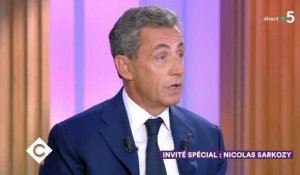 Nicolas Sarkozy rend hommage à Macron... et casse Hollande