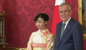 La princesse japonaise Kako rencontre le président autrichien Van der Bellen à Vienne