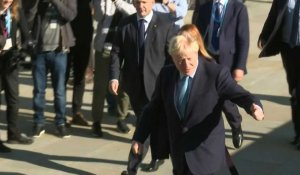 Boris Johnson arrive au congrès du Parti conservateur avant de dévoiler son "offre finale" sur le Brexit