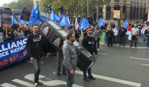 Paris: des milliers de policiers à une "marche de la colère"