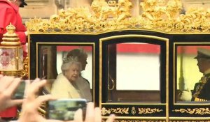 La reine arrive à Westminster pour la rentrée du parlement britannique
