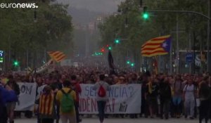 Catalogne : les manifestants indépendantistes tentent de bloquer l'aéroport de Barcelone