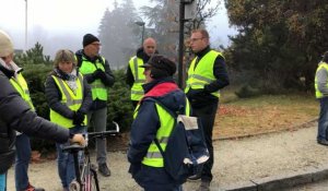 Gilets Jaunes 1er novembre rond point du Mac Do (11 heures)