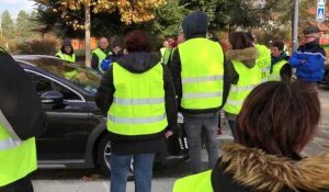 Quelques tensions entre un automobiliste et les Gilets jaunes à Annecy-le-Vieux