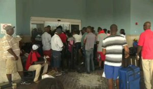 Dorian/Bahamas: des rescapés attendent d'évacuer à l'aéroport