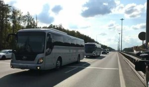 Moscou: arrivée de bus transportant des prisonniers russes de l'Ukraine