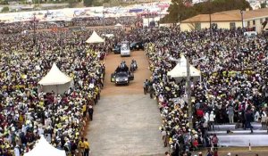 Madagascar : le pape arrive pour donner la messe à la foule