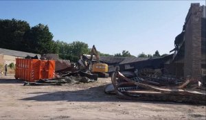 Sainte-Catherine-les-Arras : Destruction de l'ancien garage Renault avant la construction de nouveaux logements