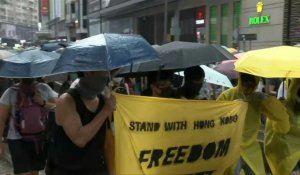 Hong Kong: les manifestants bravent la pluie et la loi anti-masque