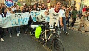 Les jeunes défilent pour le climat en France