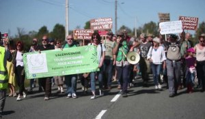Marche du collectif "Sauvons le bocage de l'Avesnois" vers le congrès des maires ruraux de France