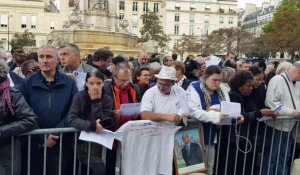Hommage à Jacques Chirac : Parvis de l'église saint sulpice