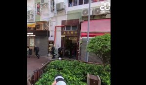 Hong Kong: Un manifestant blessé à la poitrine par un tir à balle réelle de la police