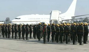 L'avion transportant le corps de Robert Mugabe arrive au Zimbabwe