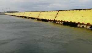 Italie : des digues artificielles déployées à Venise pour contrer la marée haute
