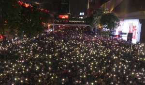 Thaïlande: des milliers de manifestants pro-démocratie bravent l'interdiction de se rassembler