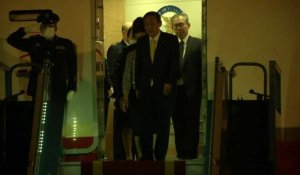 Arrivée du Premier ministre japonais Yoshihide Suga à Hanoï
