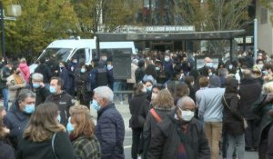 "Colère" et "incompréhension" à Conflans après le meurtre d'un professeur