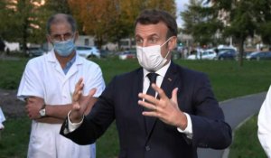 Les mesures de confinement ne seront "pas réduites" prévient Macron