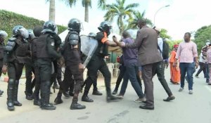 Côte d'Ivoire: la résidence du chef de l'opposition Bédié encerclée par la police
