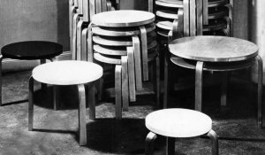 TEASER Design Iconique : le tabouret Stool 60 d’Alvar Aalto