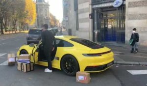 Une Porsche jaune aux couleurs de la Poste fait le buzz en centre-ville de Lille