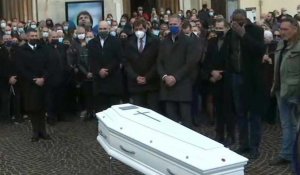 Obsèques Dominici: son cercueil applaudi à sa sortie de l'église à Hyères