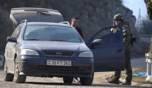 Les premiers civils traversent le corridor de Latchin, reliant le Nagorny Karabakh et l'Arménie