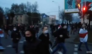 Bélarus : la police utilise des grenades assourdissantes lors d'une manifestation à Minsk (2)