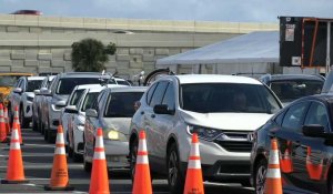 Miami: File de voitures à un centre de dépistage du Covid avant Thanksgiving