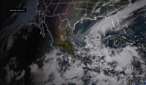Images satellites de l'ouragan Delta à proximité de la côte caraïbe du Mexique