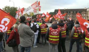 Auchan: rassemblement devant le siège social contre les suppressions d'emplois