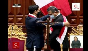 Pérou: le président du Parlement Manuel Merino investi président par intérim