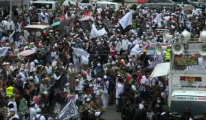 Indonésie: manifestation anti-France devant l'ambassade de France de Jakarta