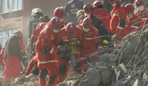 Turquie : les équipes de secours continuent les recherches de survivants après le temblement de terre