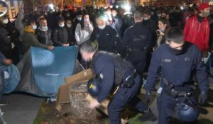 Un camp éphémère de migrants violemment démantelé en plein centre de Paris