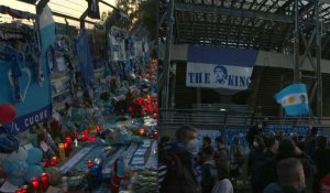 Les supporters du Napoli rendent hommage à Maradona autour du San Paolo