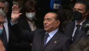 Crise politique en Italie: Silvio Berlusconi arrive pour sa réunion avec Mario Draghi