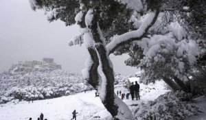 Athènes sous la neige comme une partie de l'Europe du Sud