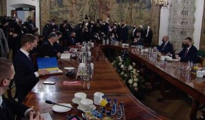 Pologne: table ronde du sommet des Premiers ministres du groupe V4 à Cracovie