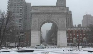 USA: Washington Square Park sous la neige à New York