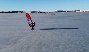 Du windsurf... sur la glace